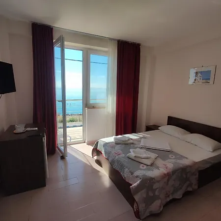 La Playa 3* كوستِنيست